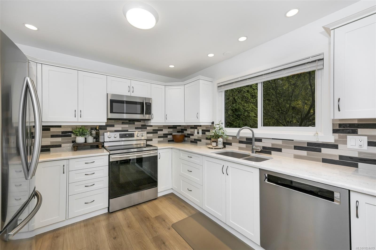 10369 Bowerbank Rd, Sidney, BC