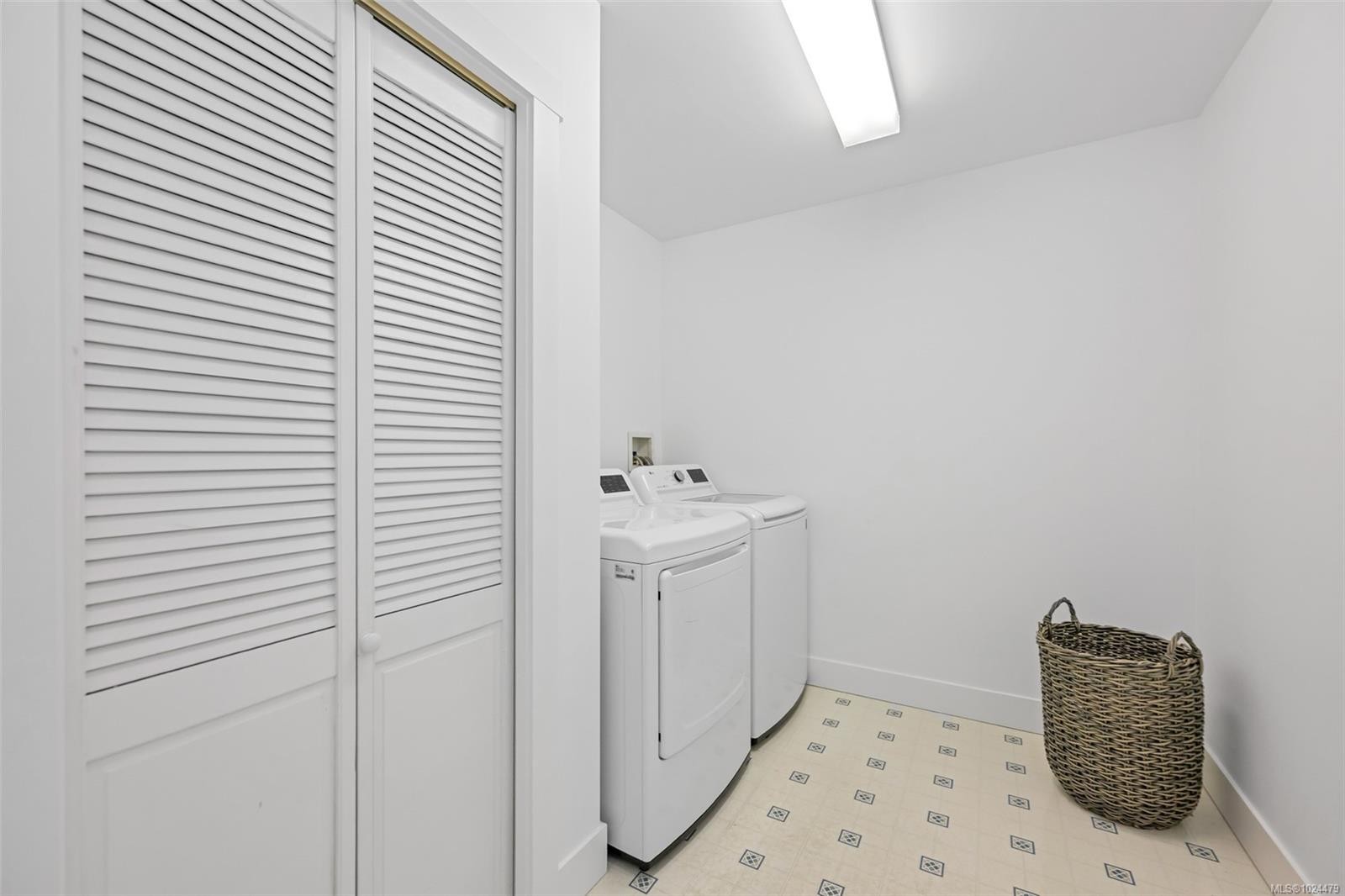 10369 Bowerbank Rd, Sidney, BC