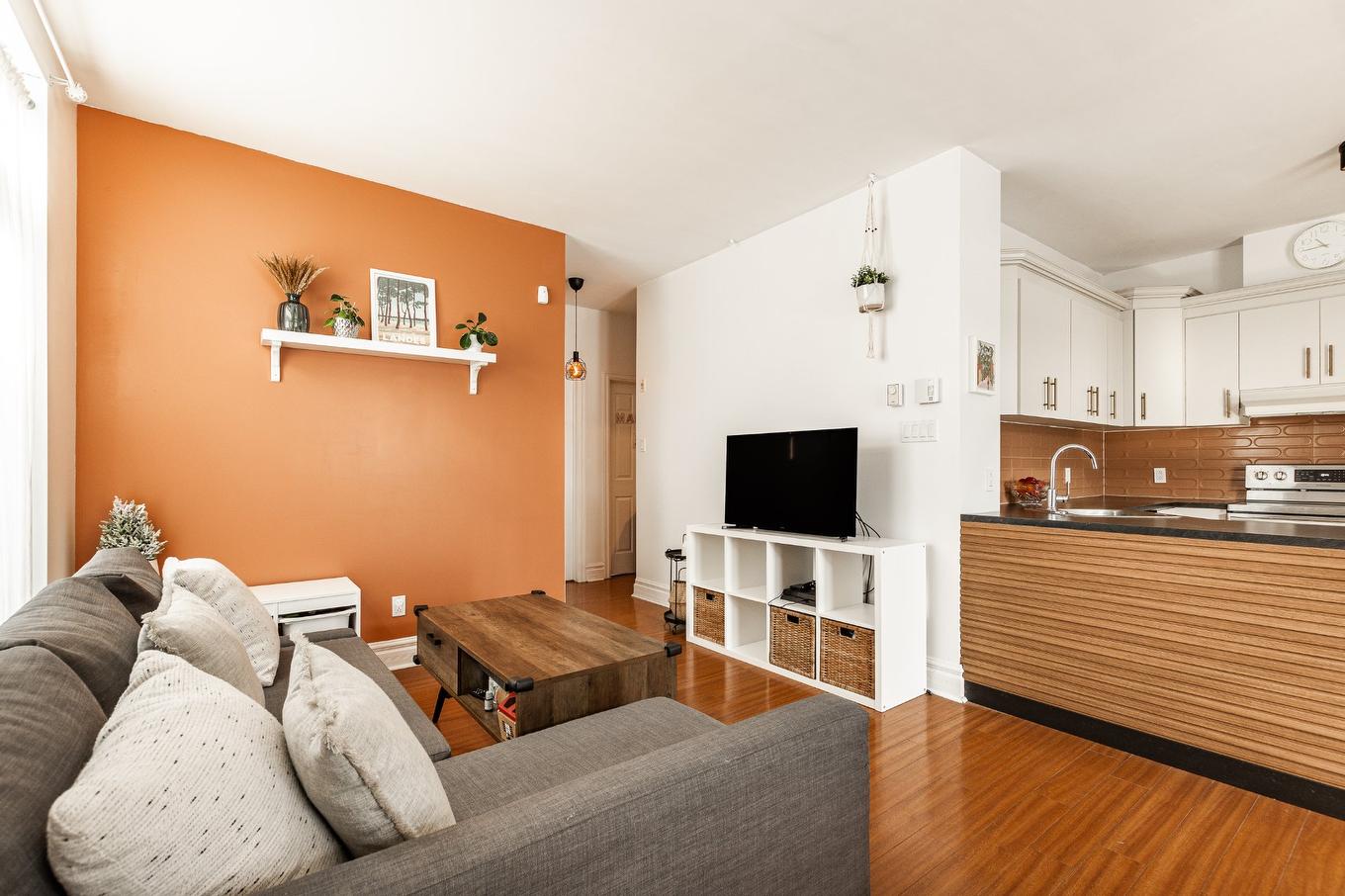 Salon - D-10236 Rue Lajeunesse, Montréal (Ahuntsic-Cartierville), QC - Indoor