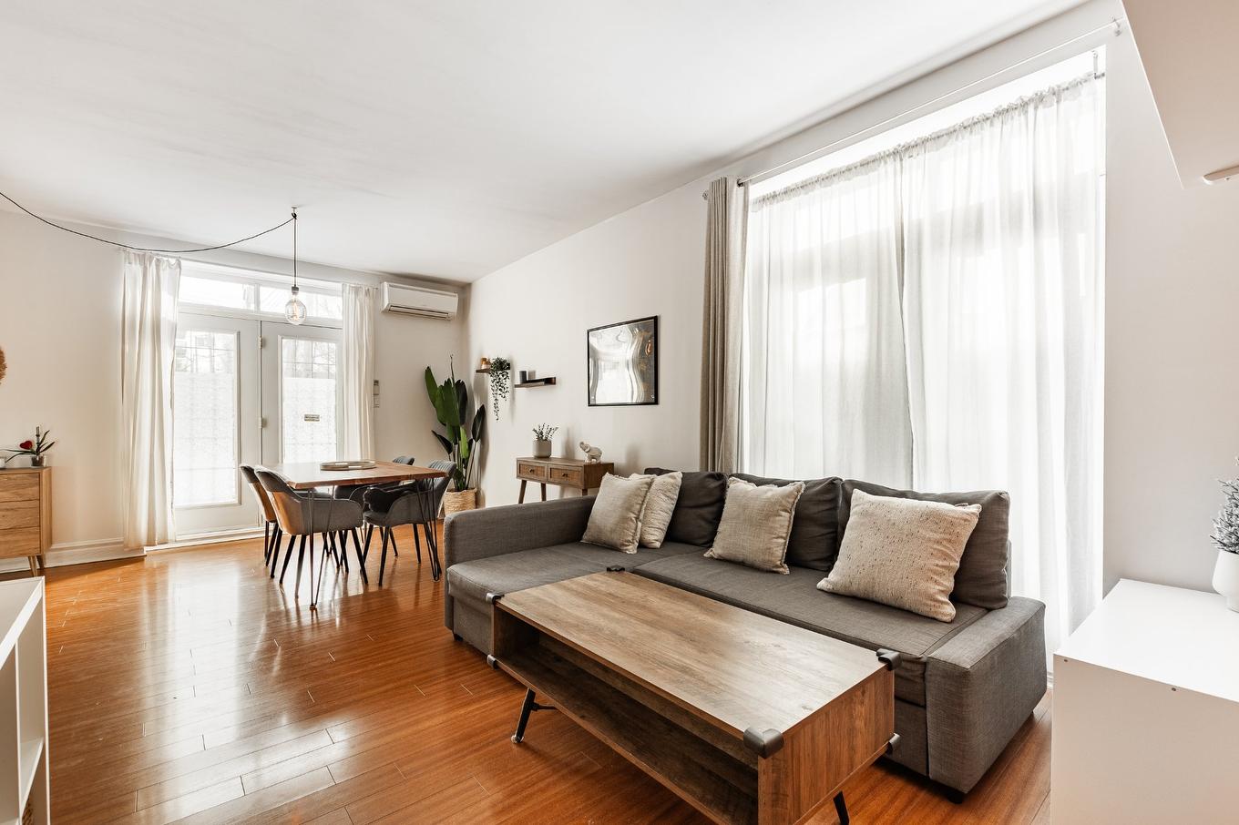 Vue d'ensemble - D-10236 Rue Lajeunesse, Montréal (Ahuntsic-Cartierville), QC - Indoor Photo Showing Living Room