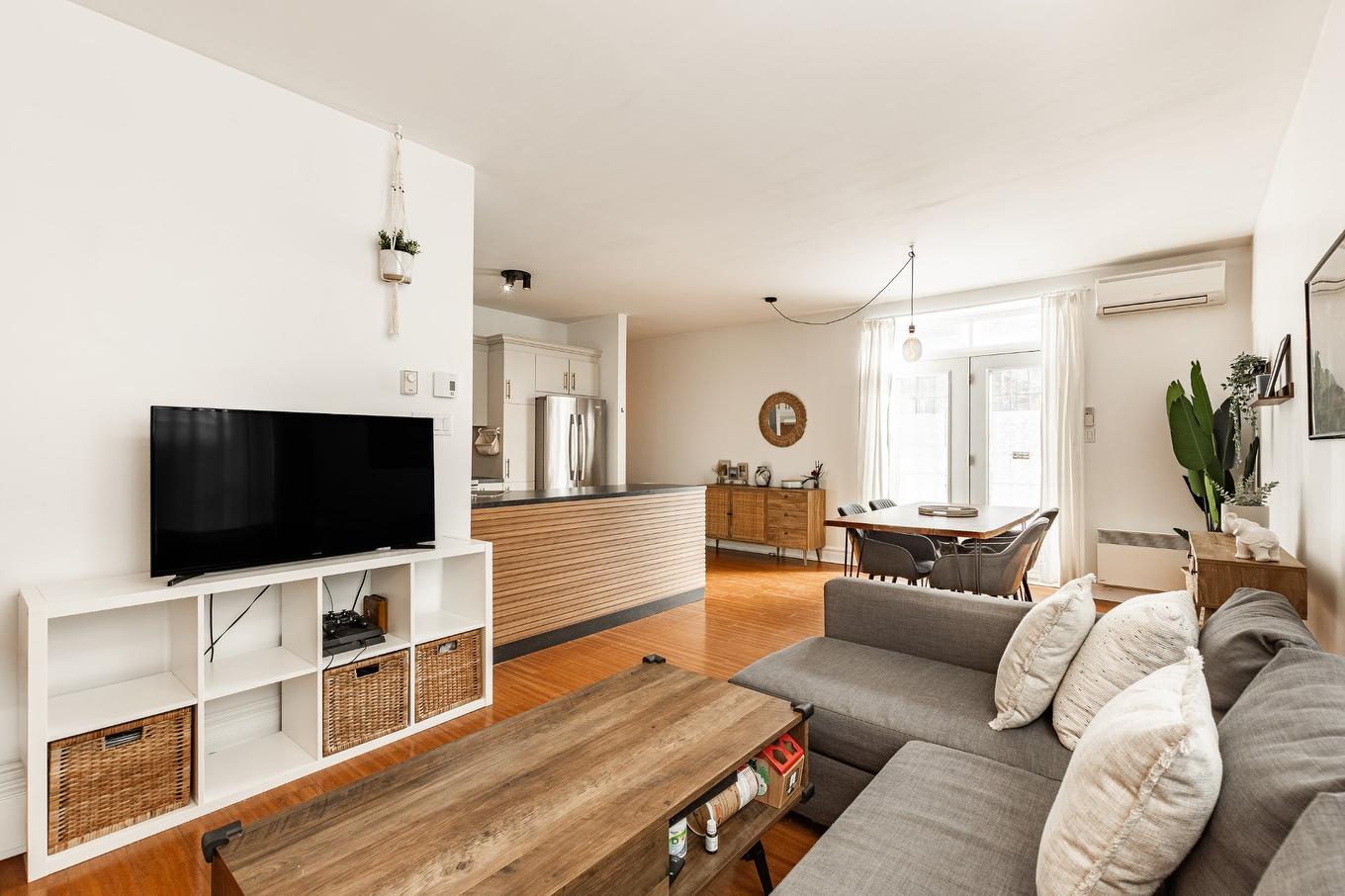 Vue d'ensemble - D-10236 Rue Lajeunesse, Montréal (Ahuntsic-Cartierville), QC - Indoor Photo Showing Living Room