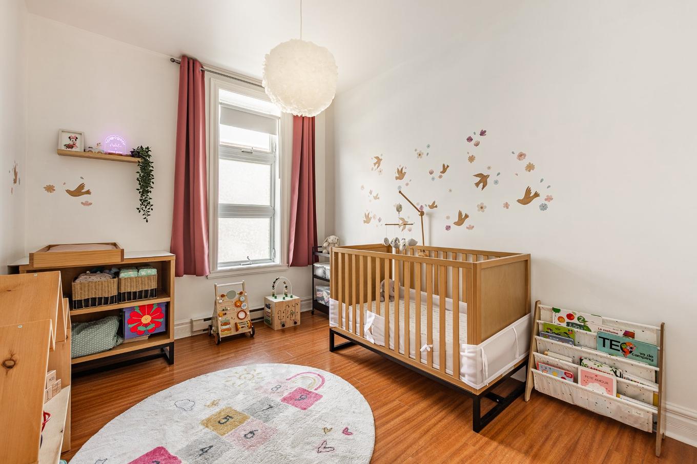 Chambre à coucher - D-10236 Rue Lajeunesse, Montréal (Ahuntsic-Cartierville), QC - Indoor Photo Showing Bedroom