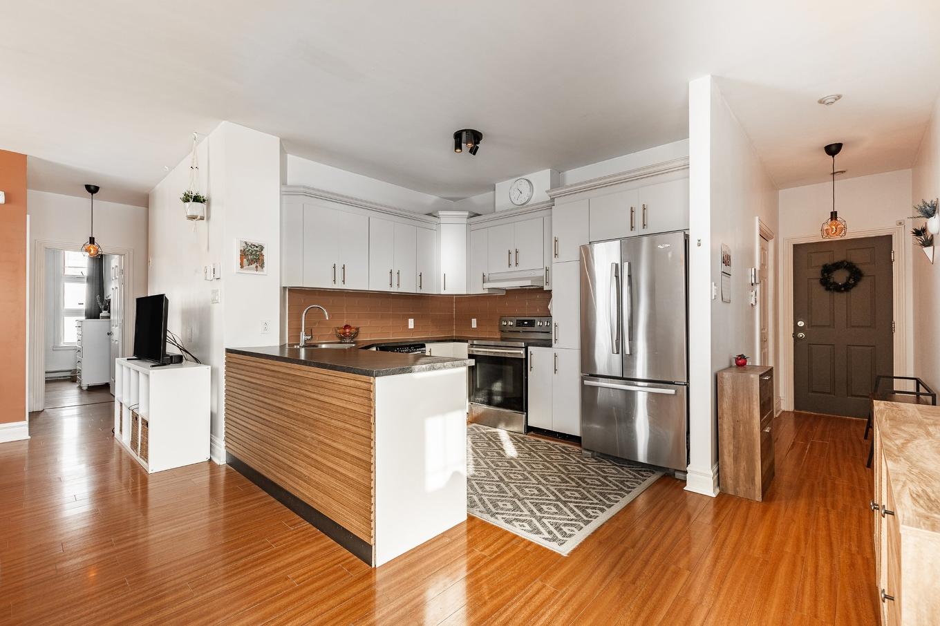 Cuisine - D-10236 Rue Lajeunesse, Montréal (Ahuntsic-Cartierville), QC - Indoor Photo Showing Kitchen