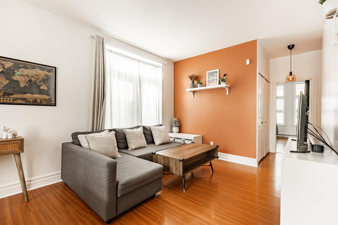 Salon - D-10236 Rue Lajeunesse, Montréal (Ahuntsic-Cartierville), QC - Indoor Photo Showing Other Room