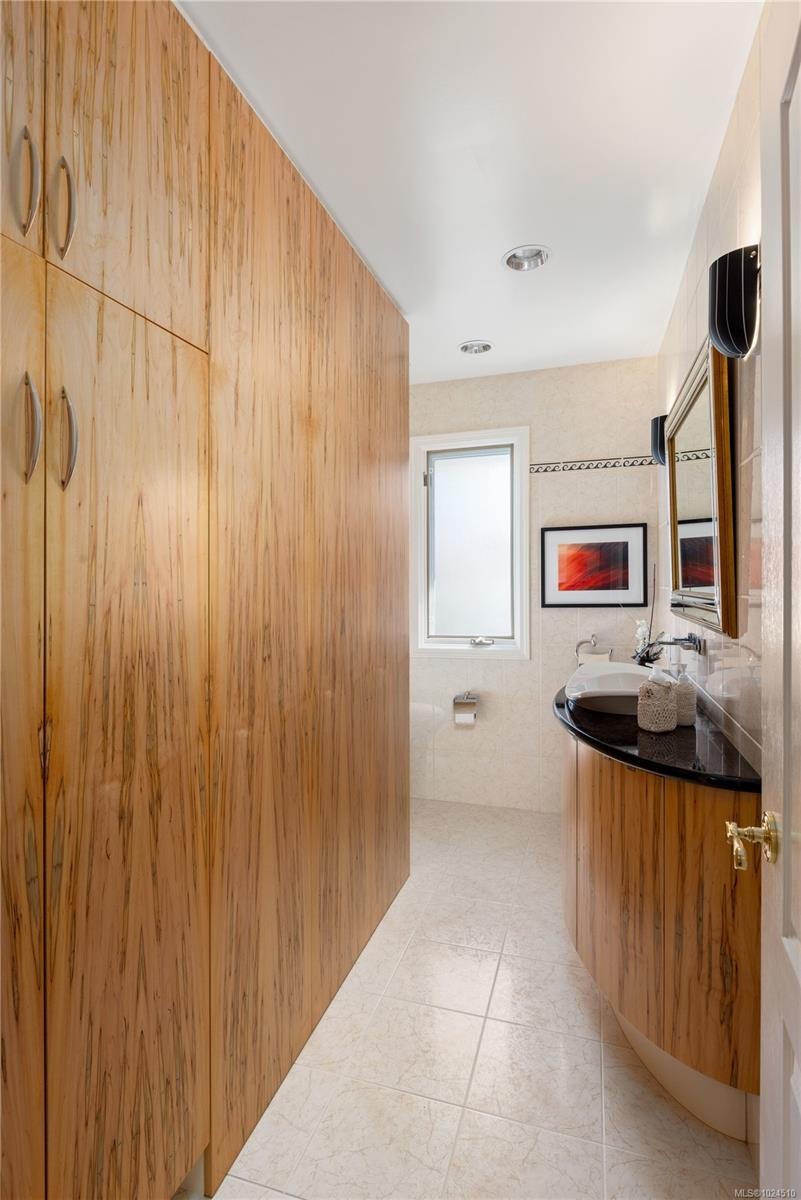 3331 Woodburn Ave, Oak Bay, BC