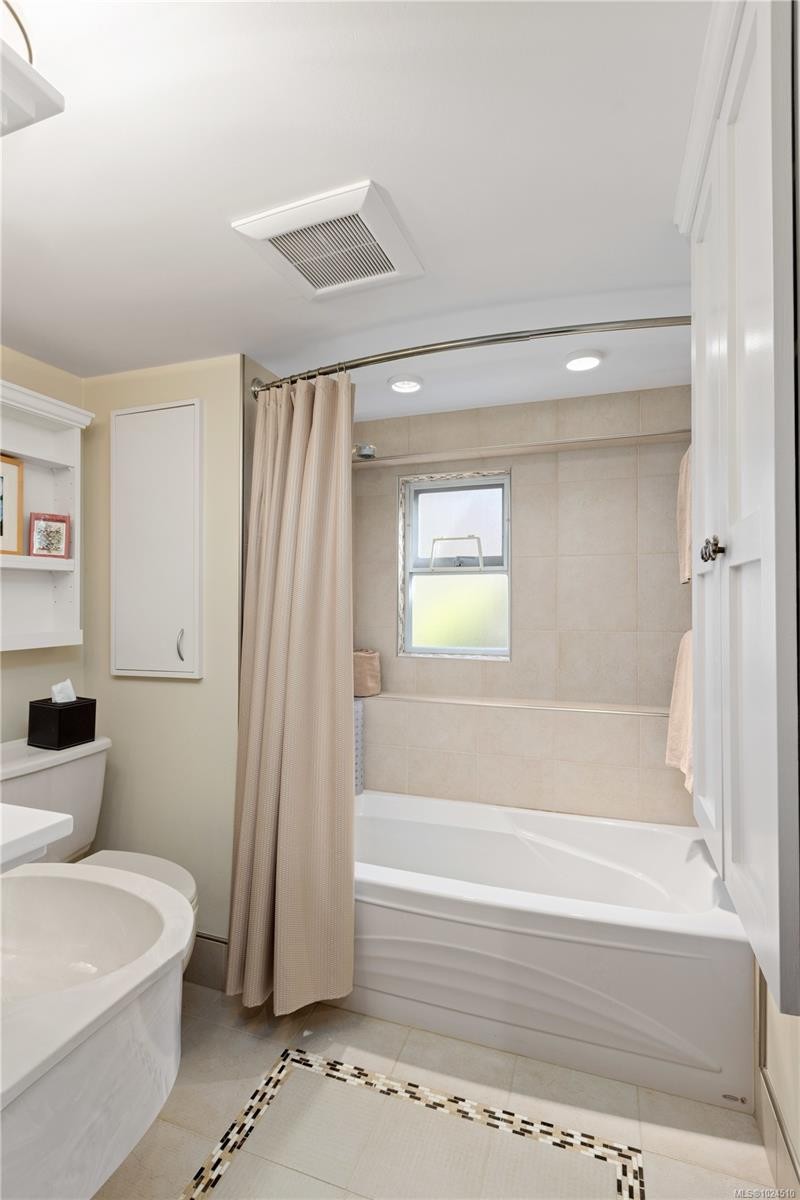 3331 Woodburn Ave, Oak Bay, BC