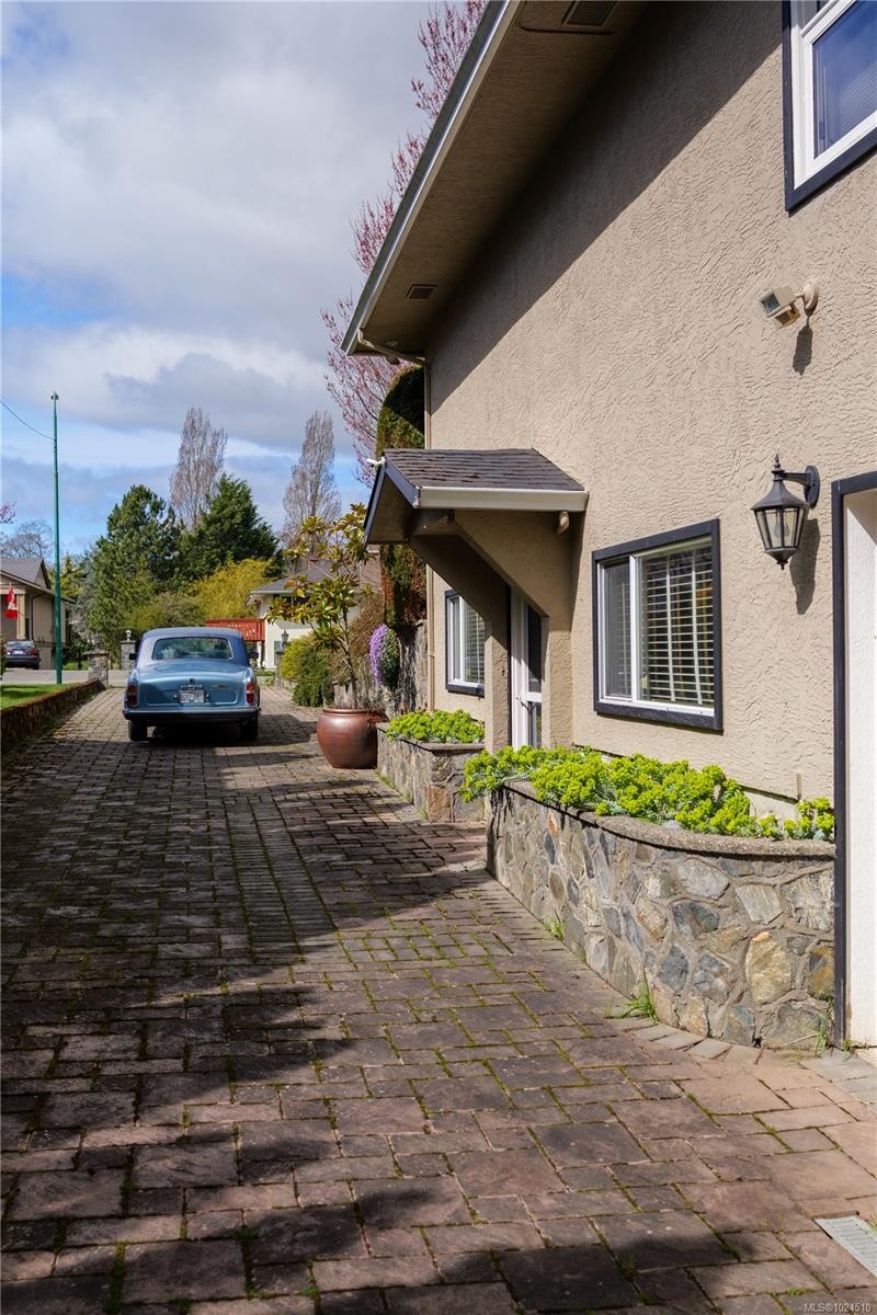 3331 Woodburn Ave, Oak Bay, BC