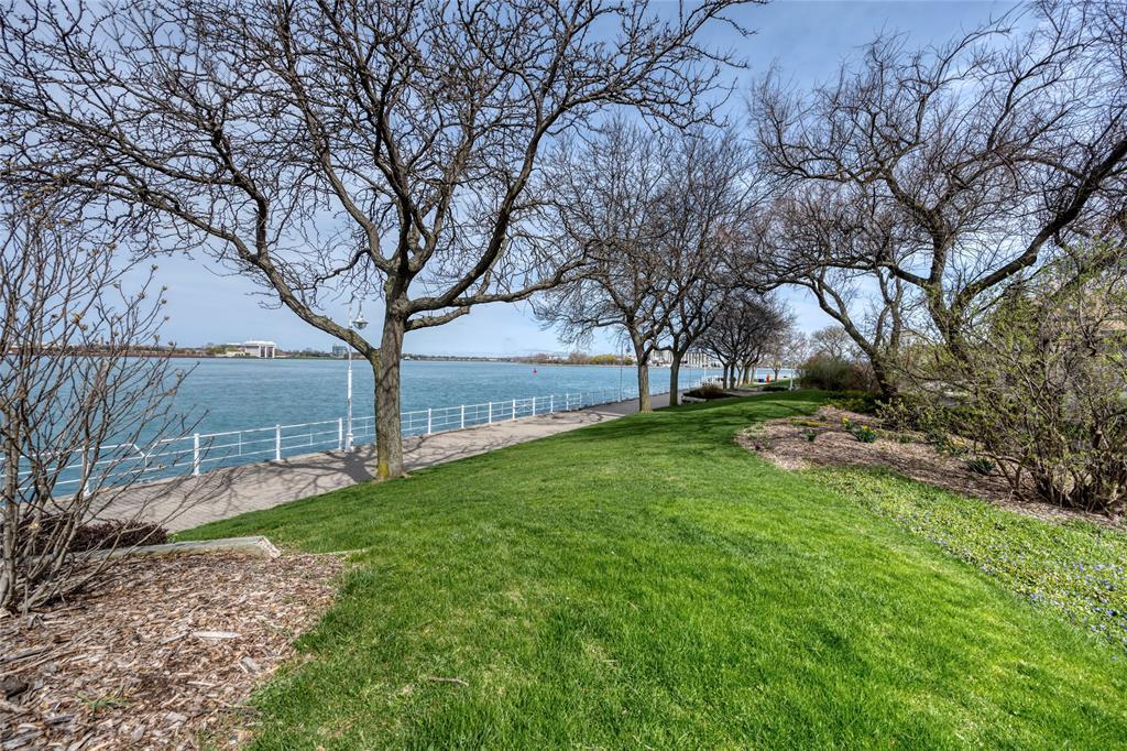 1105-155 Front Street North, Sarnia, ON