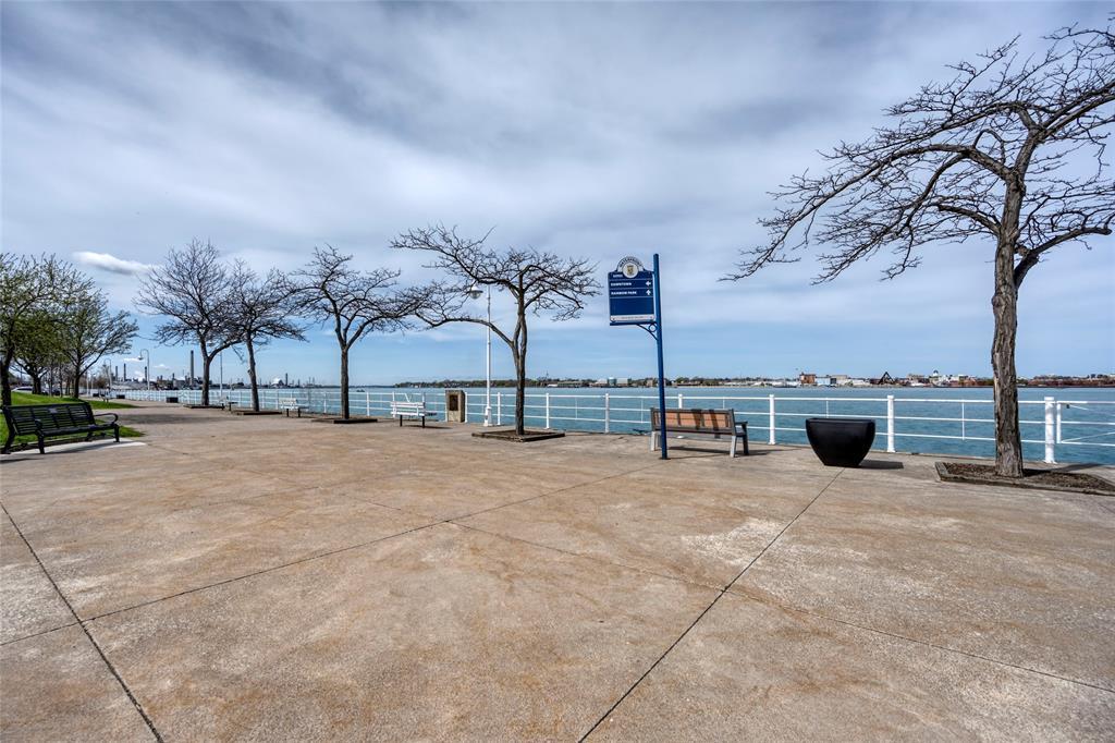 1105-155 Front Street North, Sarnia, ON