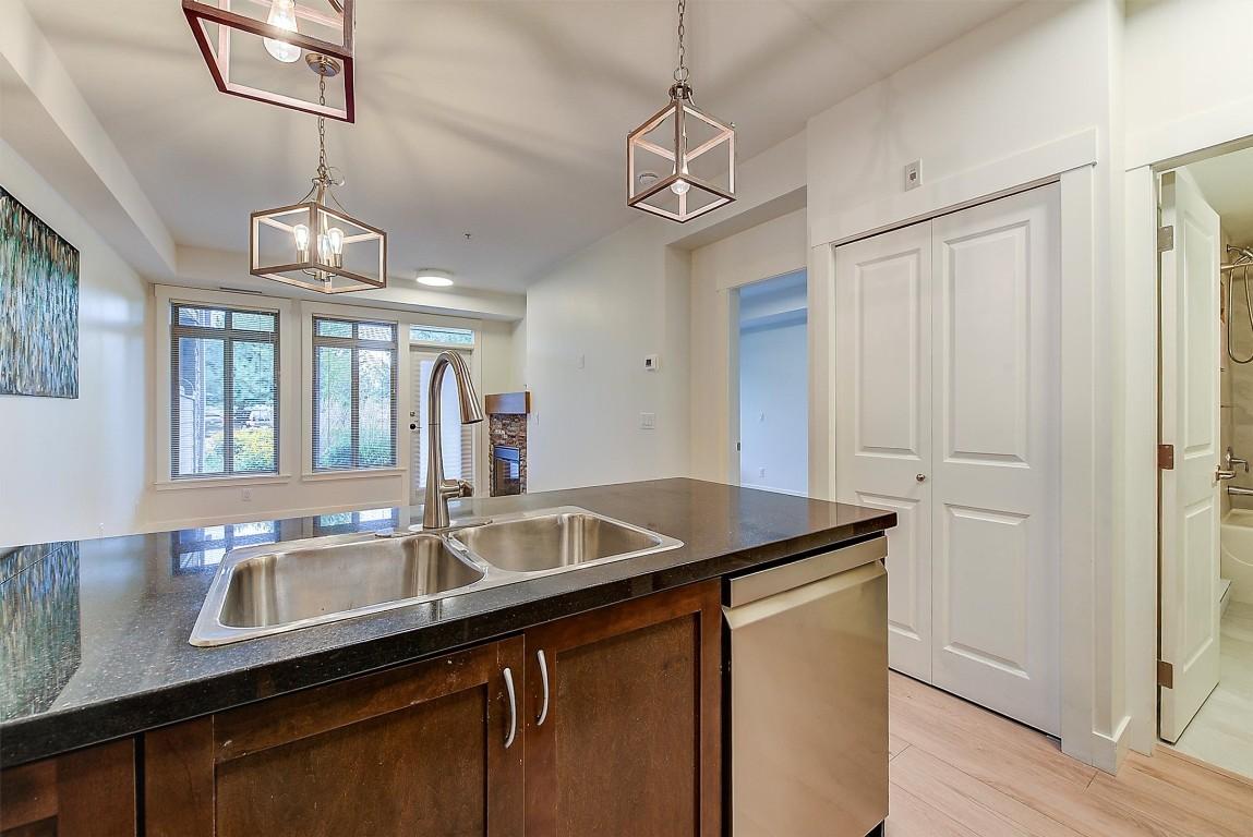 102-3533 Carrington Road, West Kelowna, BC - Indoor Photo Showing Kitchen With Double Sink