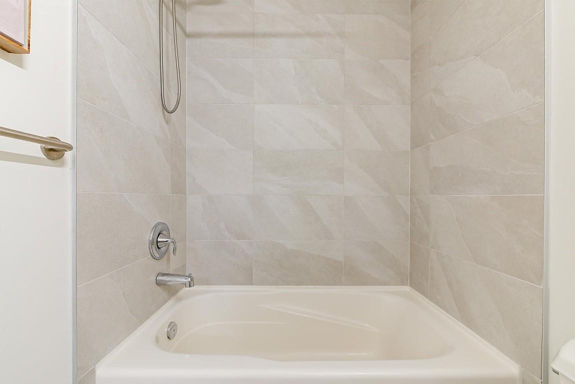 102-3533 Carrington Road, West Kelowna, BC - Indoor Photo Showing Bathroom