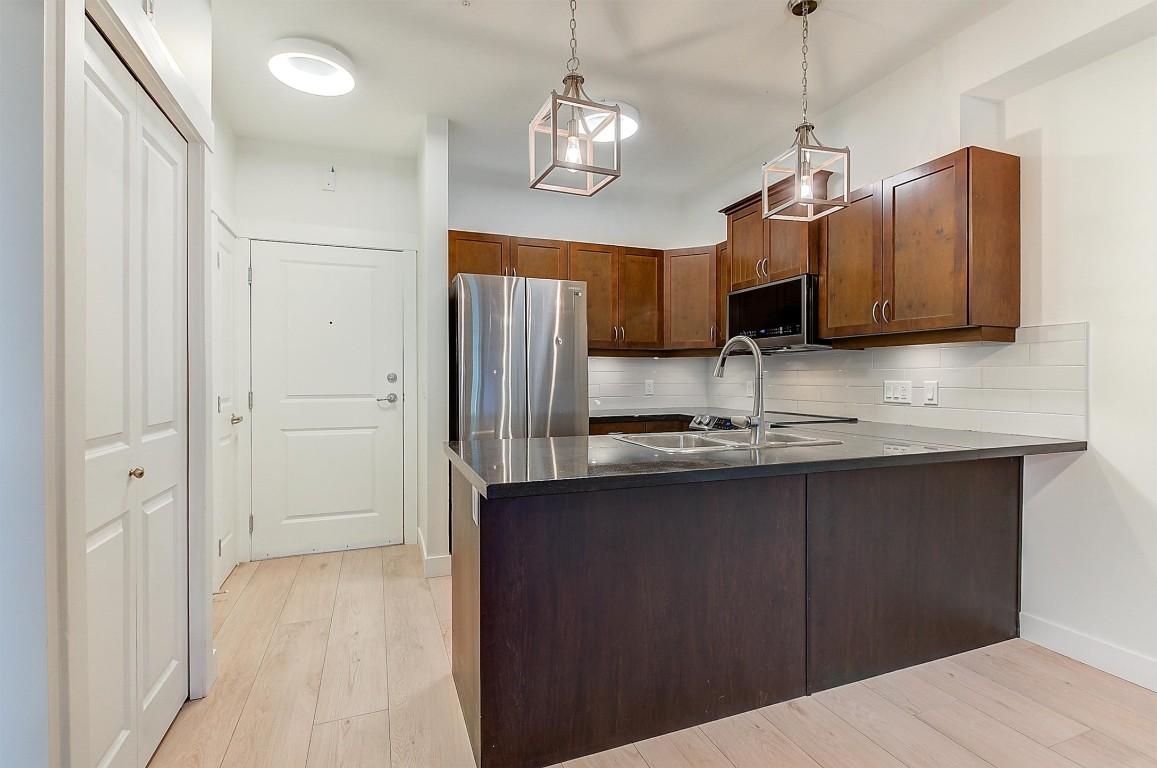 102-3533 Carrington Road, West Kelowna, BC - Indoor Photo Showing Kitchen
