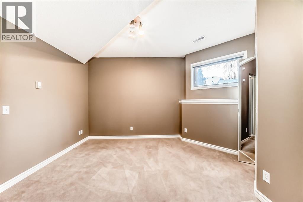 8373 Edgevalley Drive Nw, Calgary, AB - Indoor Photo Showing Other Room