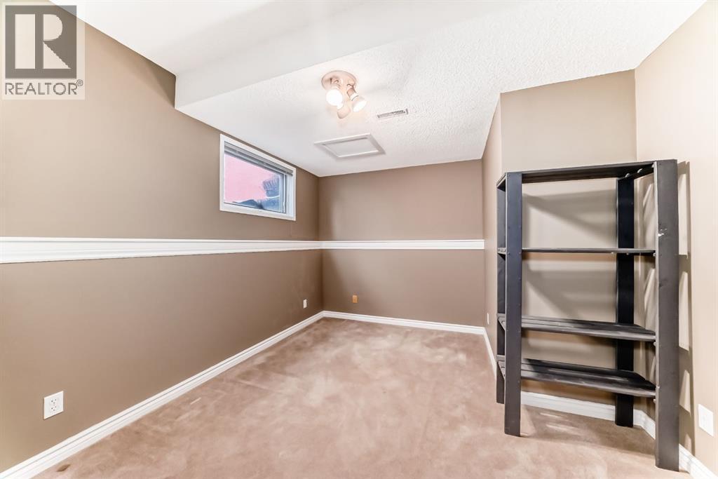8373 Edgevalley Drive Nw, Calgary, AB - Indoor Photo Showing Other Room