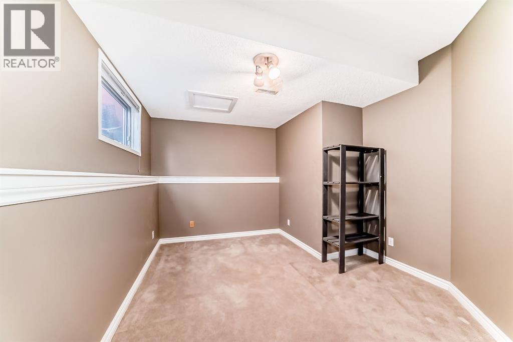 8373 Edgevalley Drive Nw, Calgary, AB - Indoor Photo Showing Other Room