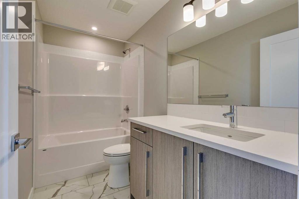 642 Rangeview Street Se, Calgary, AB - Indoor Photo Showing Bathroom