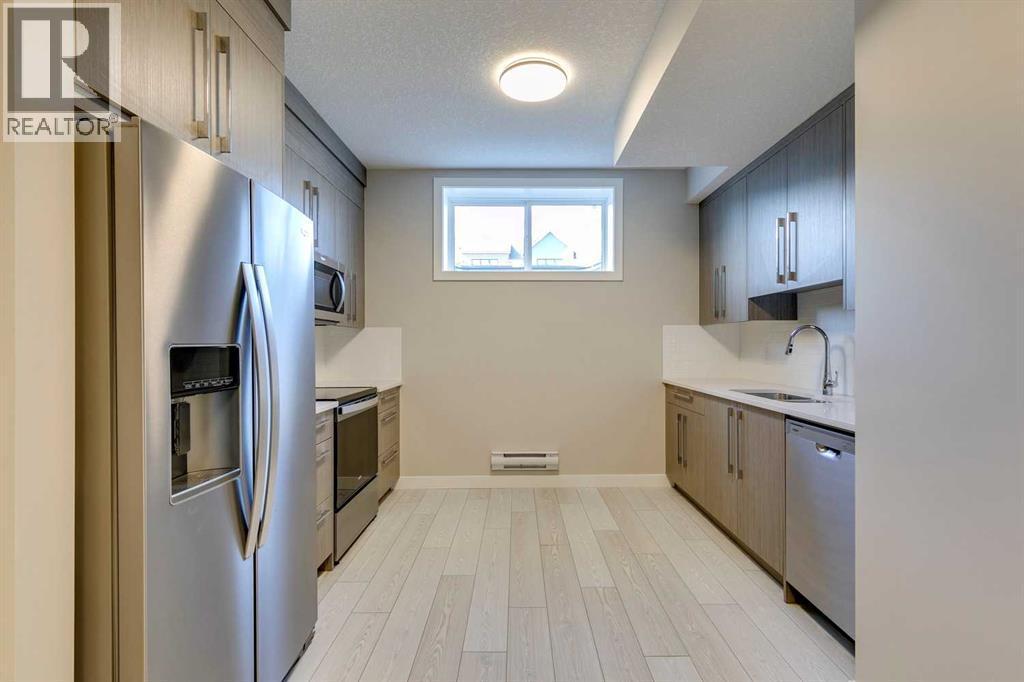 642 Rangeview Street Se, Calgary, AB - Indoor Photo Showing Kitchen