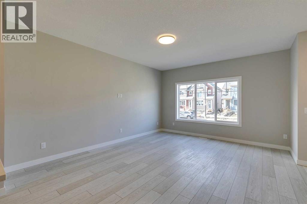 642 Rangeview Street Se, Calgary, AB - Indoor Photo Showing Other Room