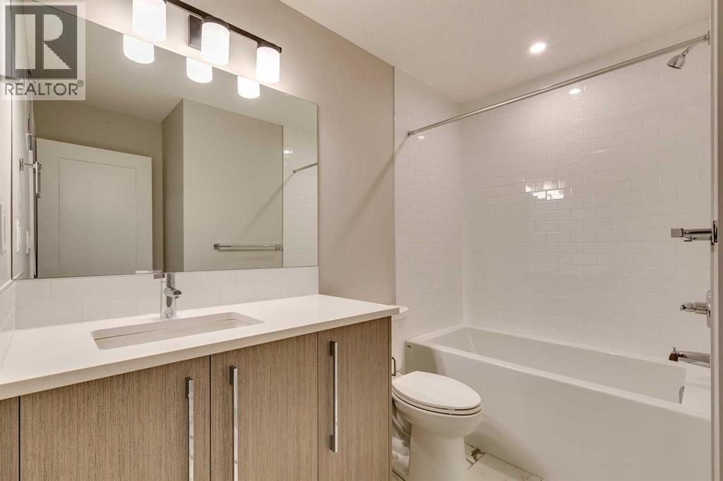 642 Rangeview Street Se, Calgary, AB - Indoor Photo Showing Bathroom