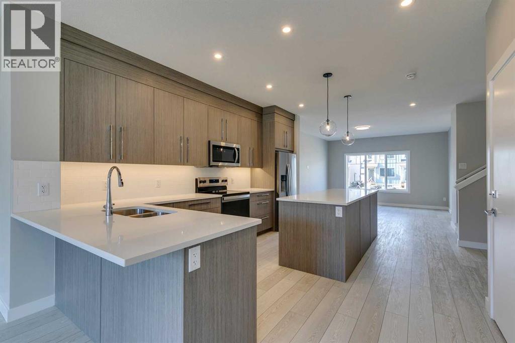 642 Rangeview Street Se, Calgary, AB - Indoor Photo Showing Kitchen With Stainless Steel Kitchen With Double Sink With Upgraded Kitchen