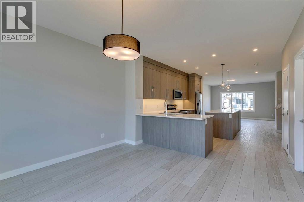 642 Rangeview Street Se, Calgary, AB - Indoor Photo Showing Kitchen