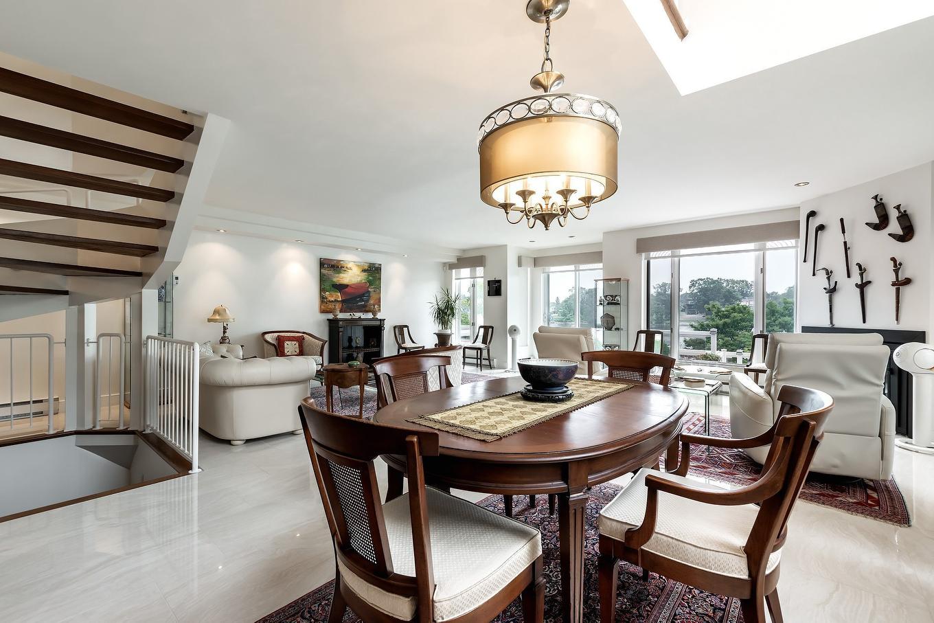 Salle à manger - 1 Av. Sauriol, Laval (Laval-Des-Rapides), QC