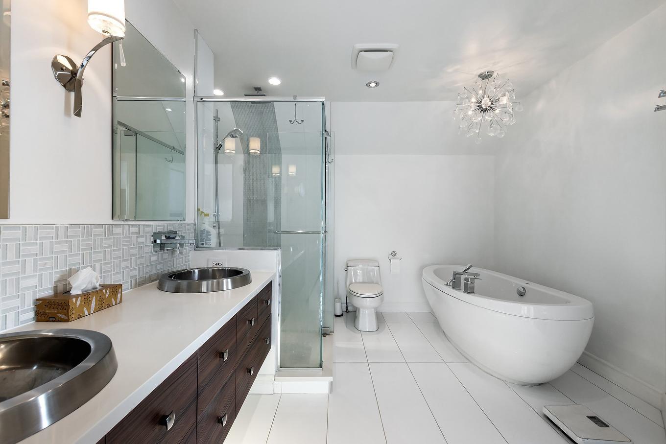 Salle de bains attenante à la CCP - 1 Av. Sauriol, Laval (Laval-Des-Rapides), QC