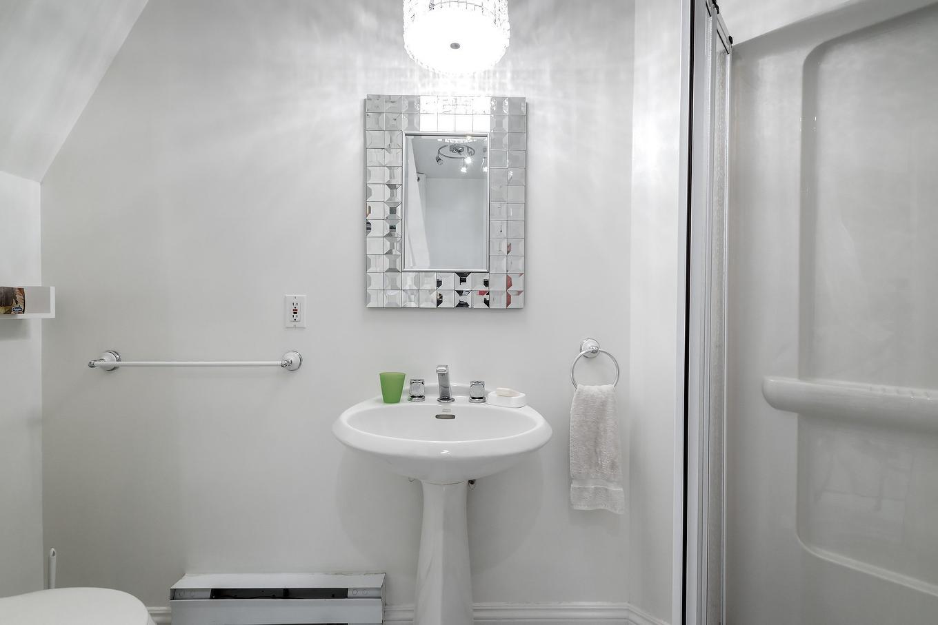 Autre - 1 Av. Sauriol, Laval (Laval-Des-Rapides), QC