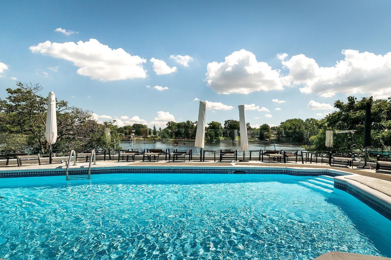 Piscine - 1 Av. Sauriol, Laval (Laval-Des-Rapides), QC