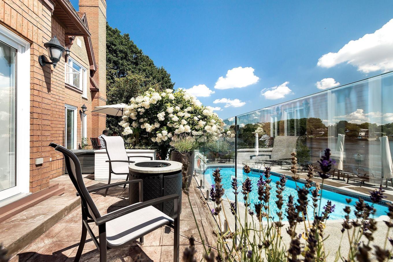 Terrasse - 1 Av. Sauriol, Laval (Laval-Des-Rapides), QC