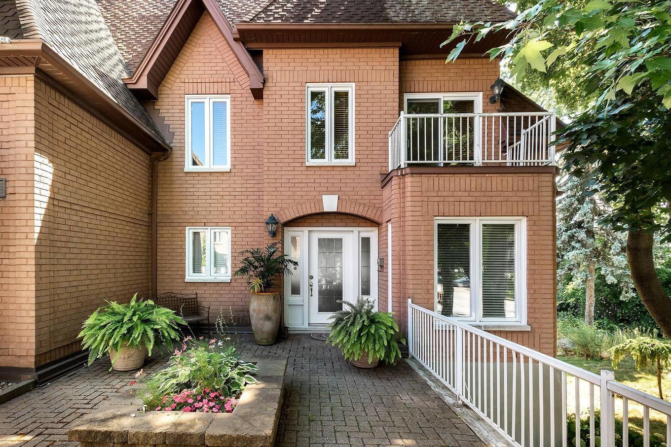 Façade - 1 Av. Sauriol, Laval (Laval-Des-Rapides), QC