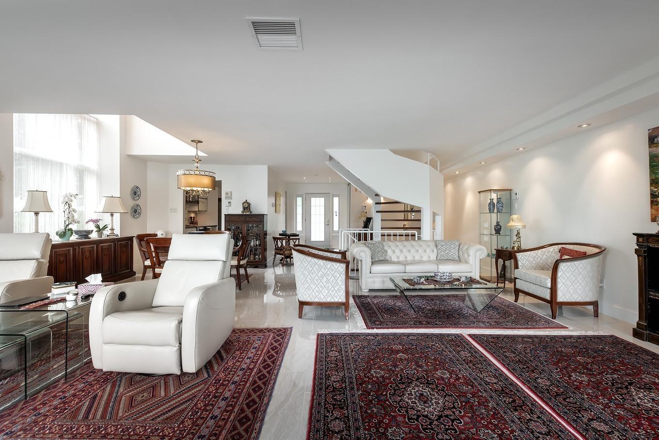 Salon - 1 Av. Sauriol, Laval (Laval-Des-Rapides), QC