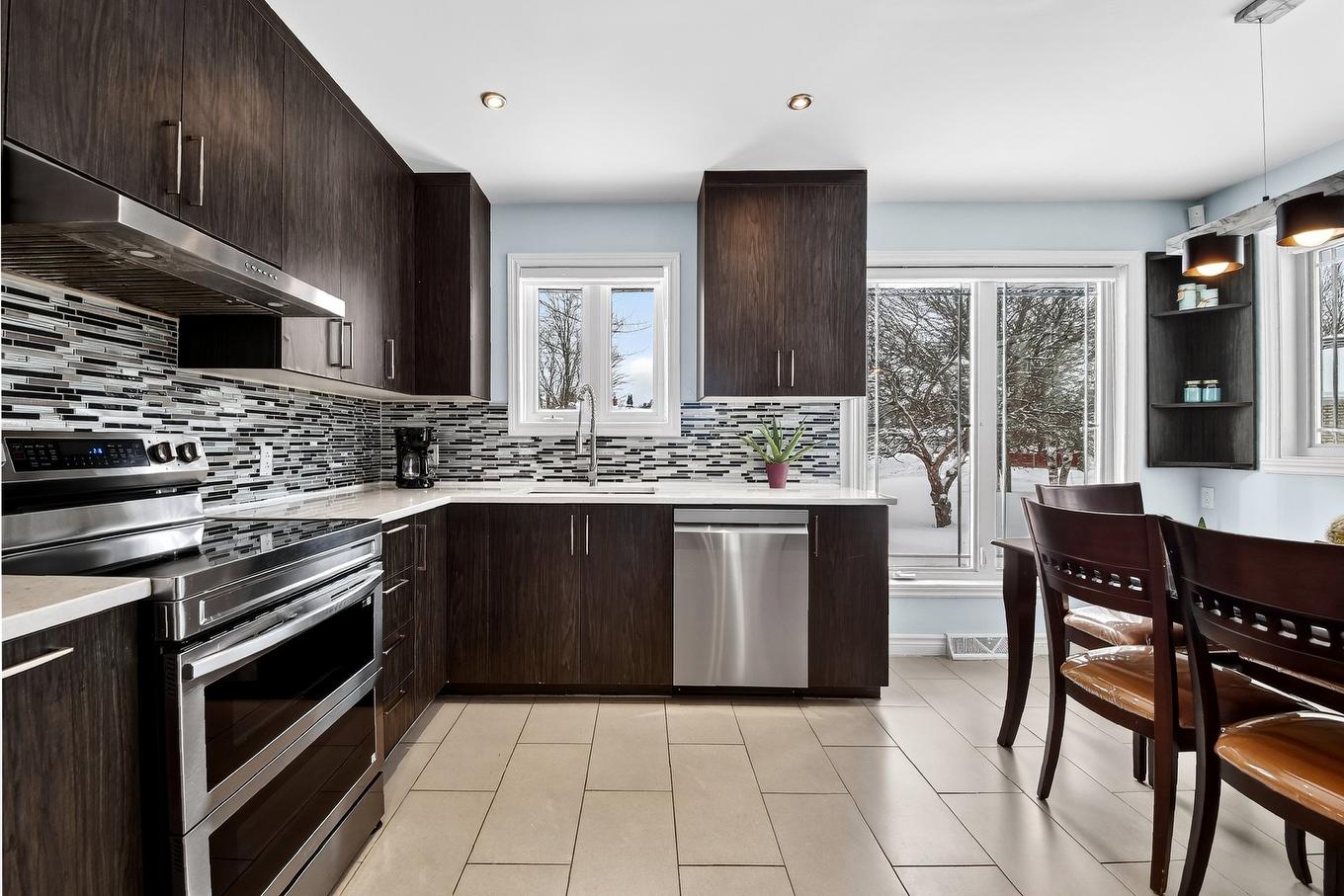 Cuisine - 1356 Rue Adélard, Blainville, QC - Indoor Photo Showing Kitchen With Upgraded Kitchen