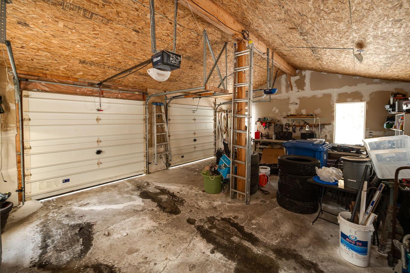 Garage - 1076 Rue Monette, Prévost, QC - Indoor Photo Showing Garage