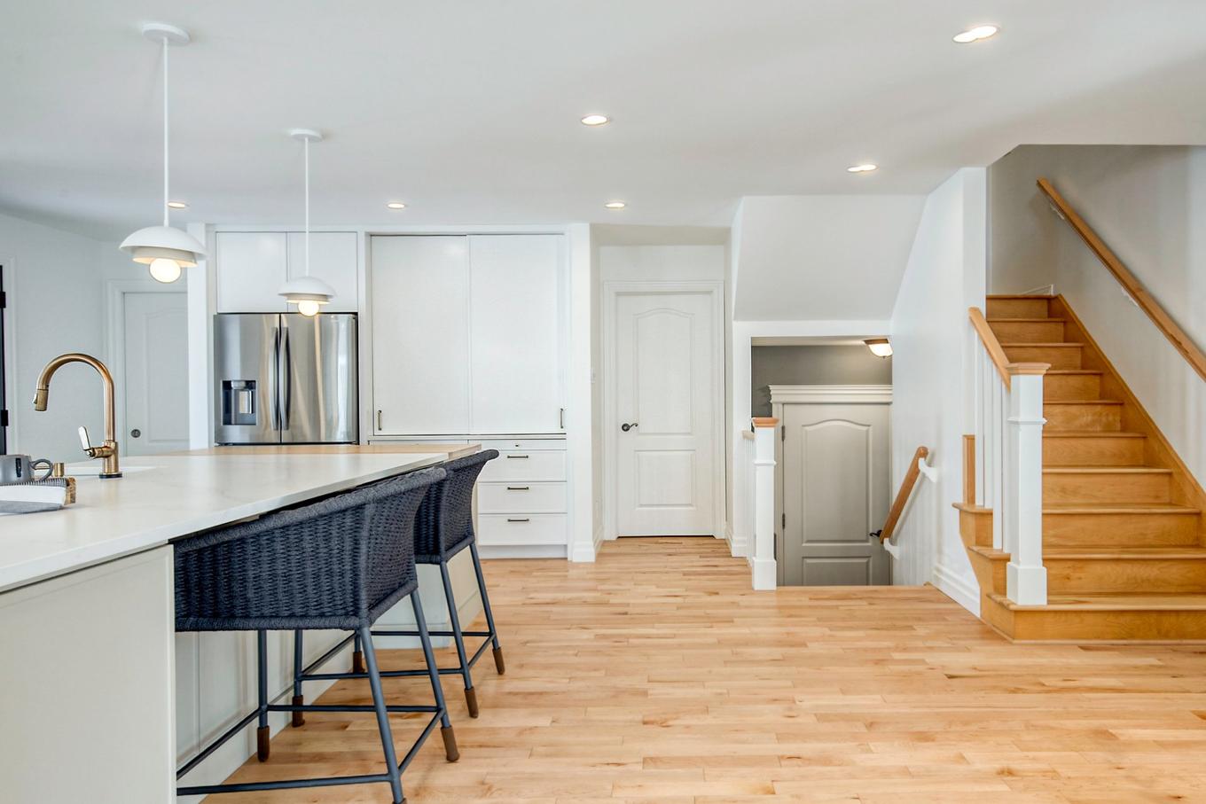 Cuisine - 2470 Rue Patenaude, Longueuil (Saint-Hubert), QC - Indoor Photo Showing Kitchen With Upgraded Kitchen