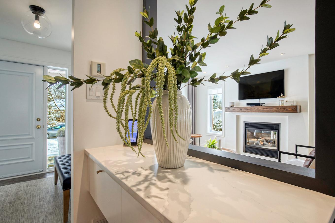 Salon - 2470 Rue Patenaude, Longueuil (Saint-Hubert), QC - Indoor With Fireplace