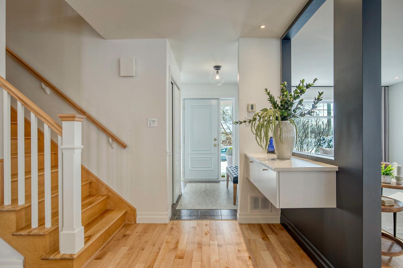 Hall d'entrée/Vestibule - 2470 Rue Patenaude, Longueuil (Saint-Hubert), QC - Indoor Photo Showing Other Room