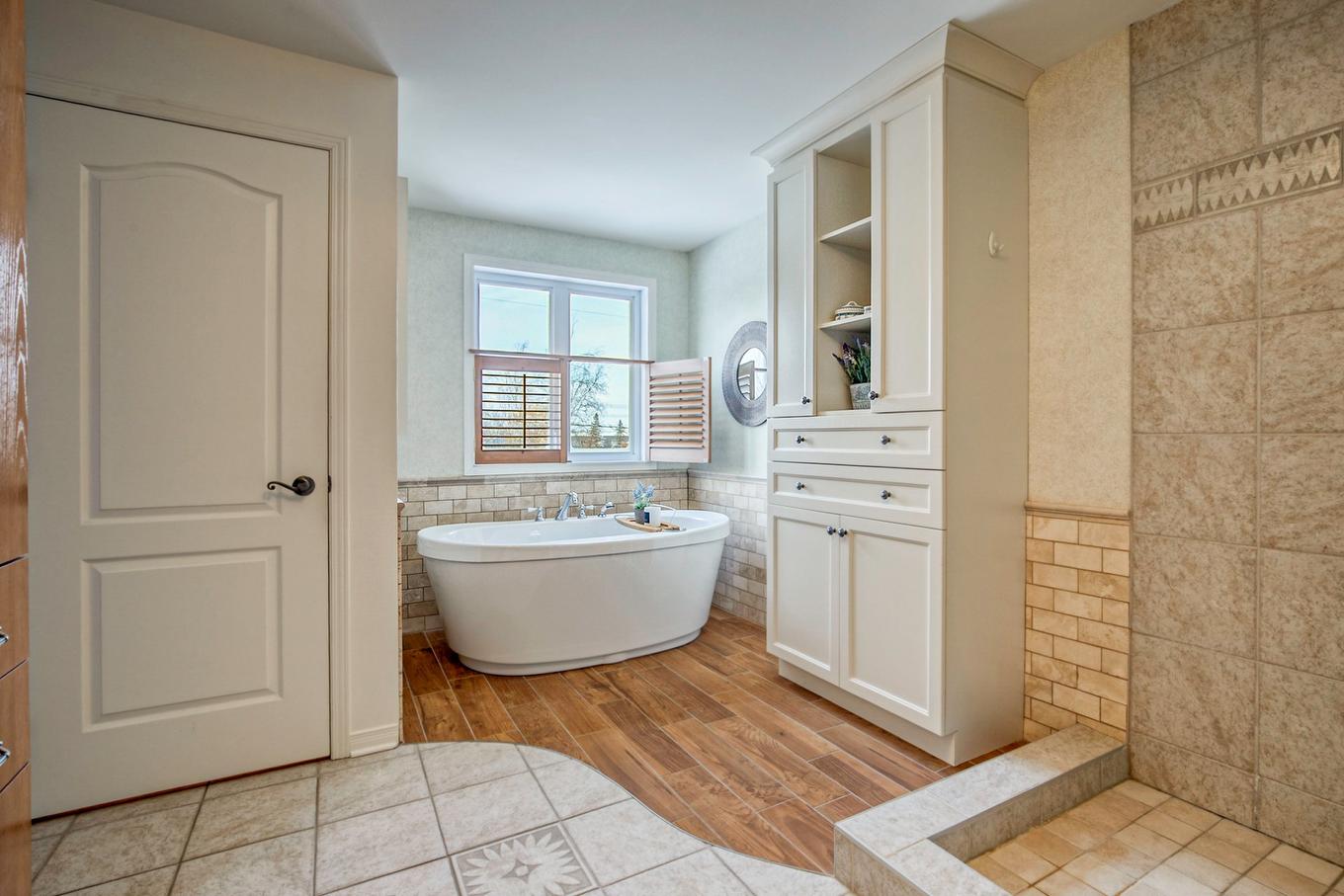 Salle de bains attenante à la CCP - 2470 Rue Patenaude, Longueuil (Saint-Hubert), QC - Indoor Photo Showing Bathroom