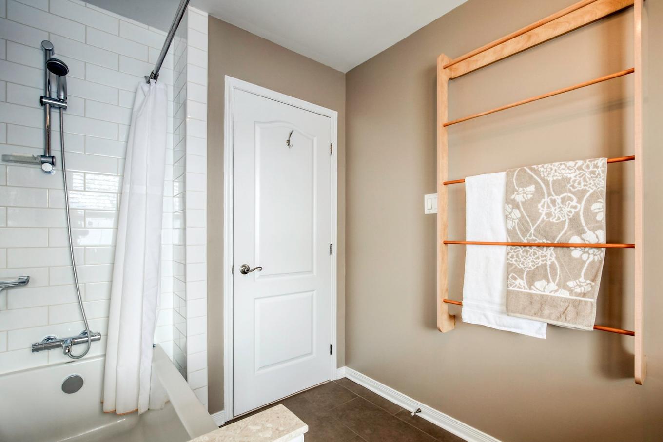 Salle de bains - 2470 Rue Patenaude, Longueuil (Saint-Hubert), QC - Indoor