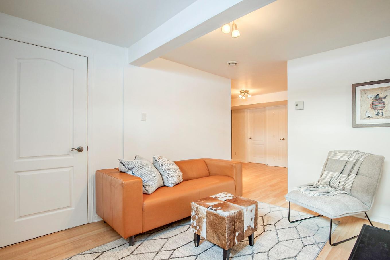 Salle de jeux - 2470 Rue Patenaude, Longueuil (Saint-Hubert), QC - Indoor Photo Showing Living Room