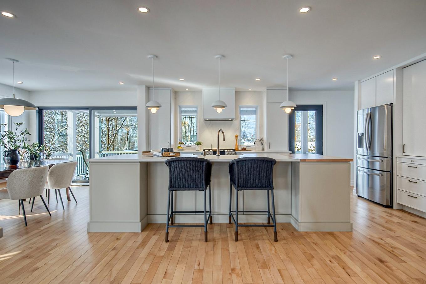 Cuisine - 2470 Rue Patenaude, Longueuil (Saint-Hubert), QC - Indoor Photo Showing Kitchen With Upgraded Kitchen