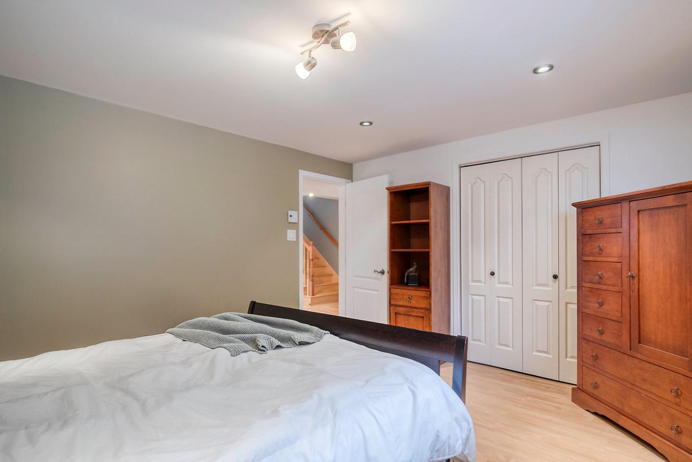 Chambre à coucher - 2470 Rue Patenaude, Longueuil (Saint-Hubert), QC - Indoor Photo Showing Bedroom