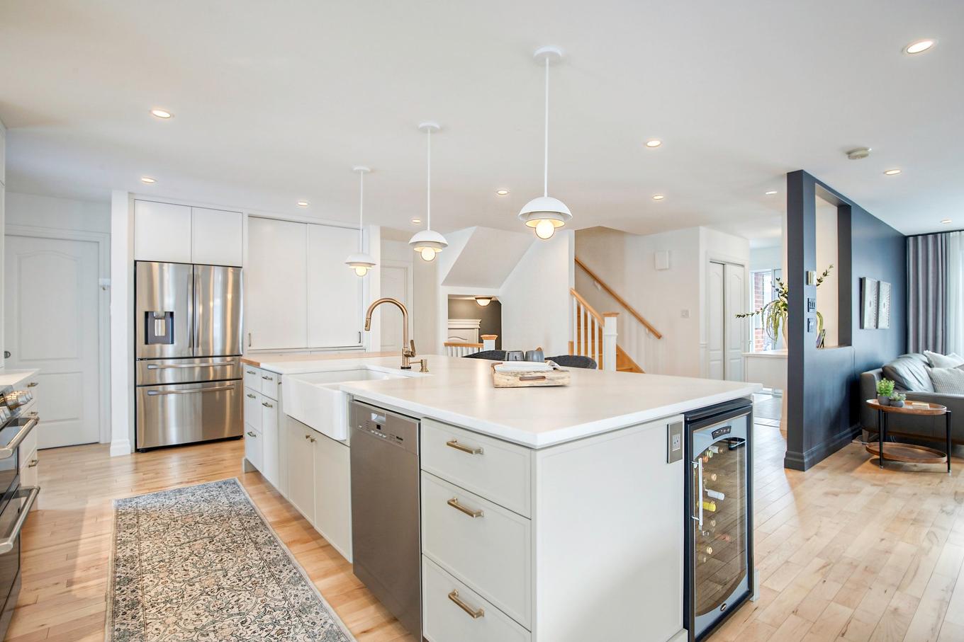 Cuisine - 2470 Rue Patenaude, Longueuil (Saint-Hubert), QC - Indoor Photo Showing Kitchen With Upgraded Kitchen