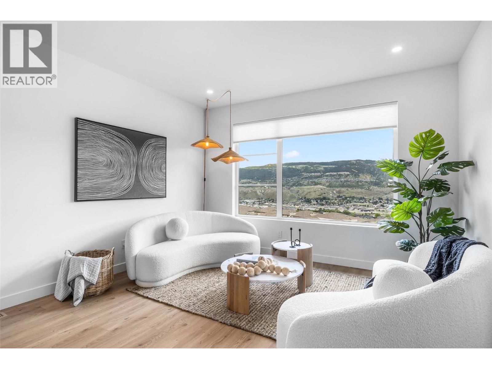 5050 Sun Rivers Drive, Kamloops, BC - Indoor Photo Showing Living Room