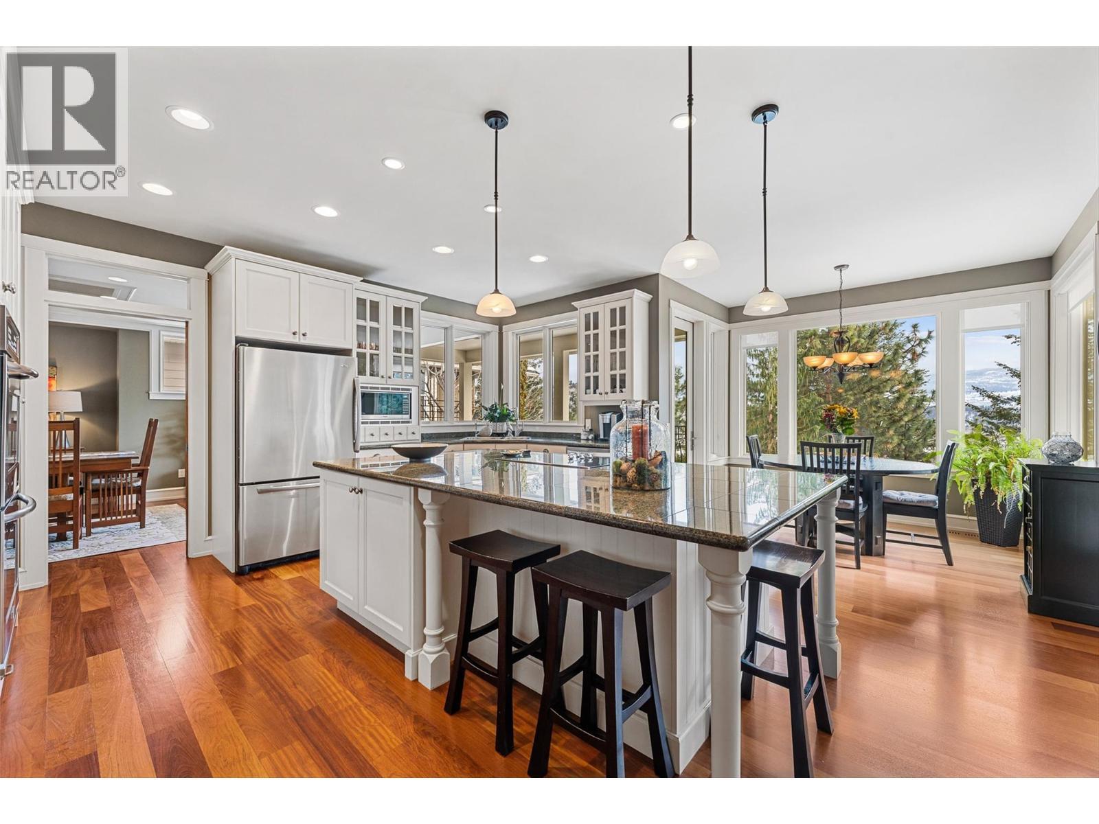 427 Long Ridge Drive, Kelowna, BC - Indoor Photo Showing Kitchen With Upgraded Kitchen