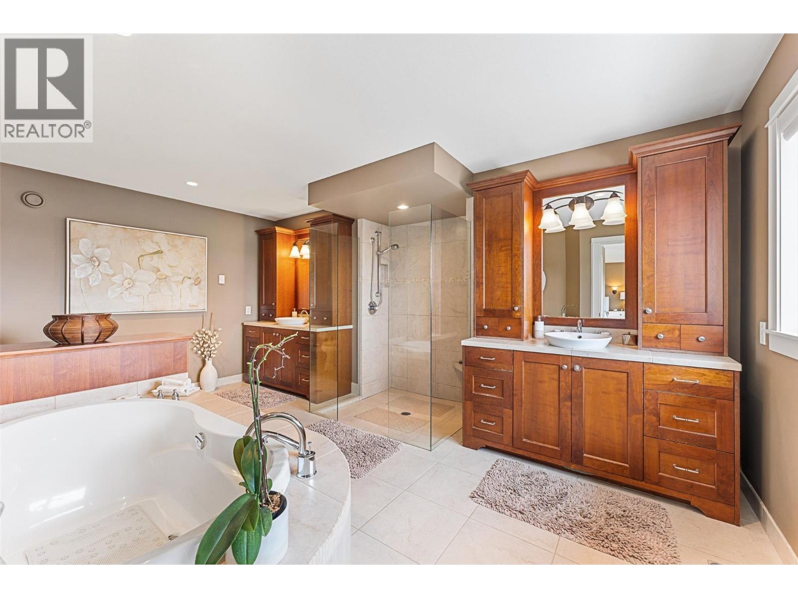 427 Long Ridge Drive, Kelowna, BC - Indoor Photo Showing Bathroom