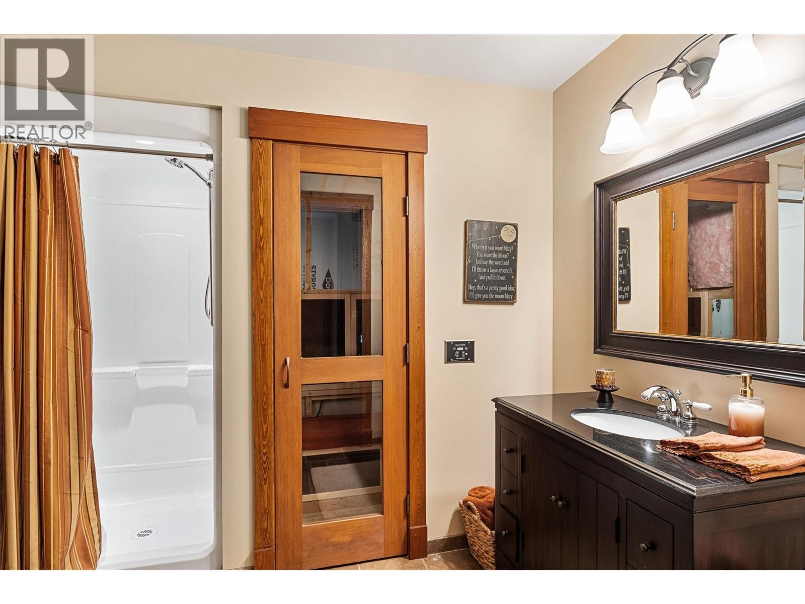 427 Long Ridge Drive, Kelowna, BC - Indoor Photo Showing Bathroom