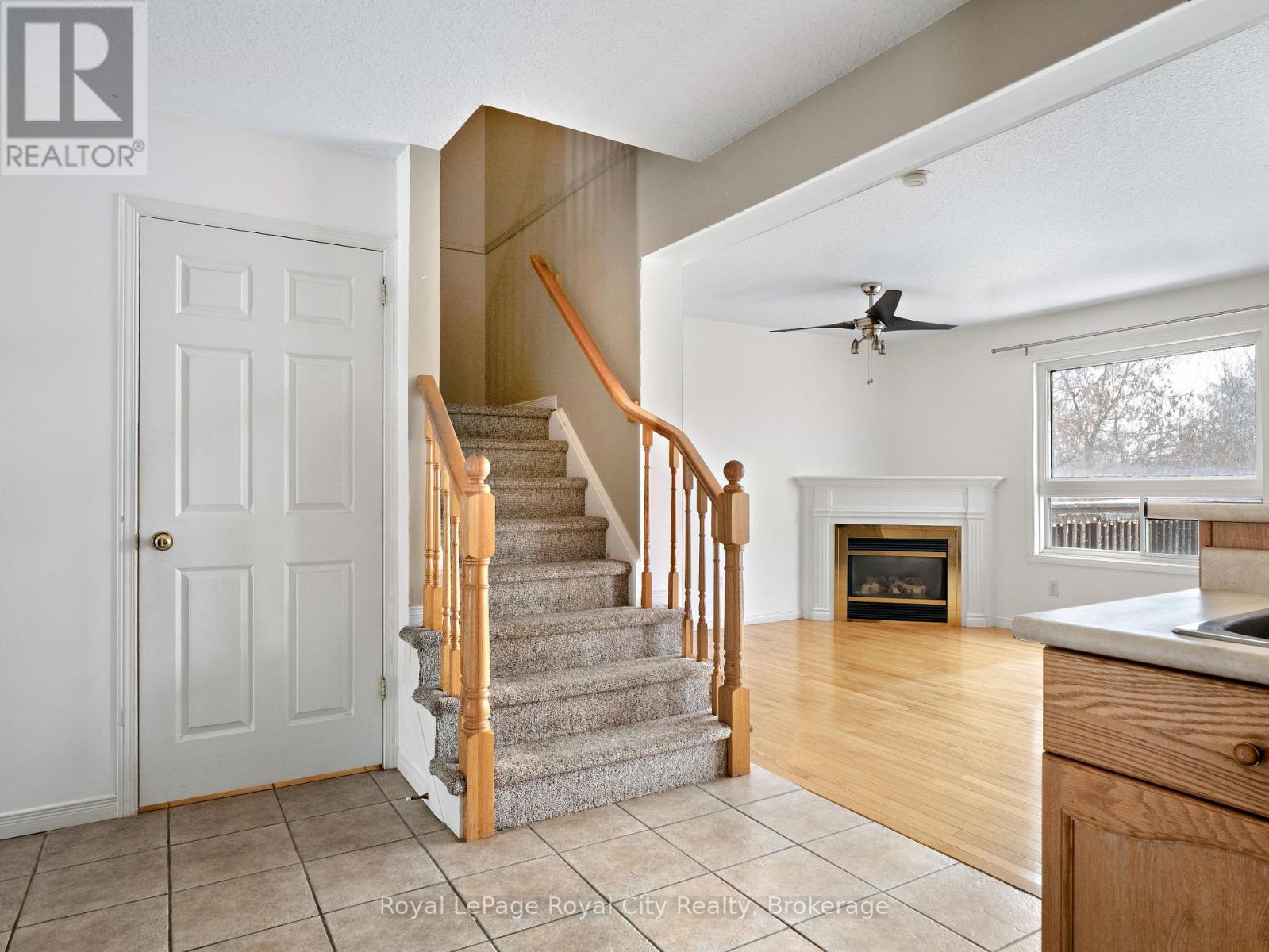47 Schroder Crescent, Guelph (Grange Road), ON - Indoor Photo Showing Other Room With Fireplace