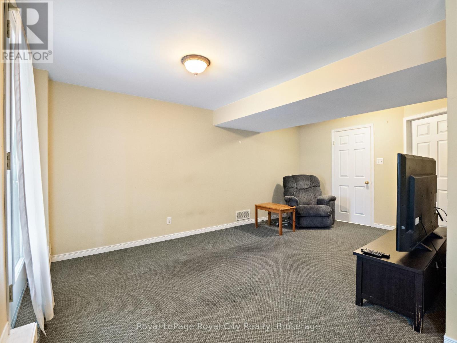 47 Schroder Crescent, Guelph (Grange Road), ON - Indoor