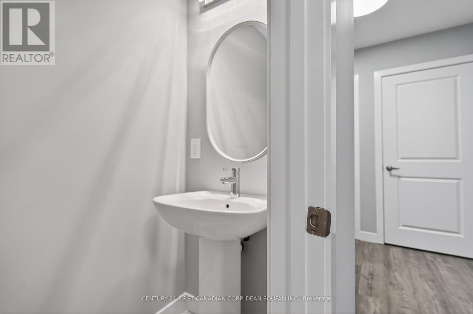 18 - 349 Southdale Road E, London South (South W), ON - Indoor Photo Showing Bathroom